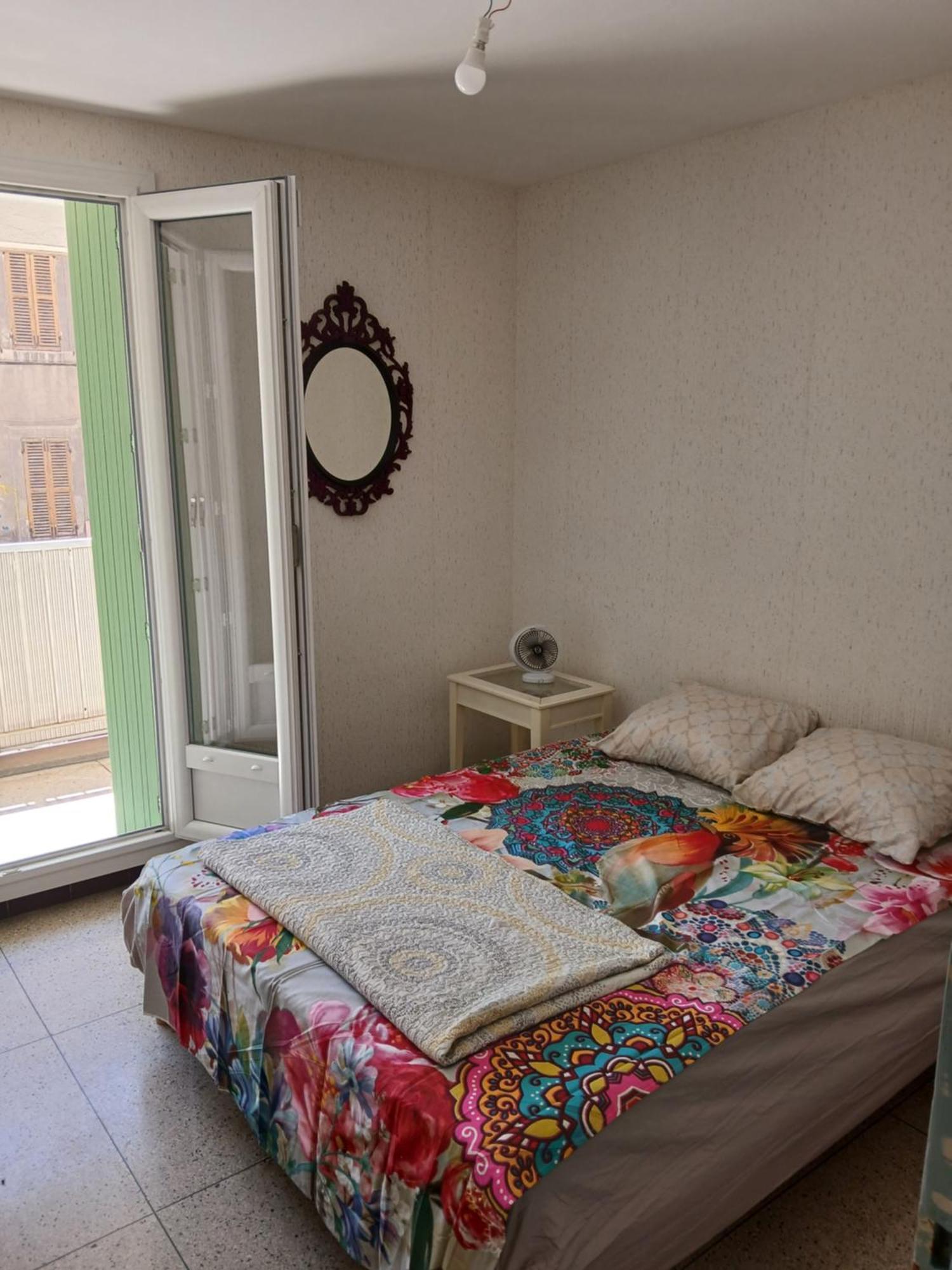 Avec Balcon Dans La Belle De Mai * Marseille